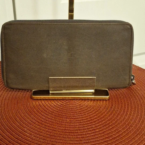 GUCCI Brown Zip Around Wallet - Picture 6 of 10